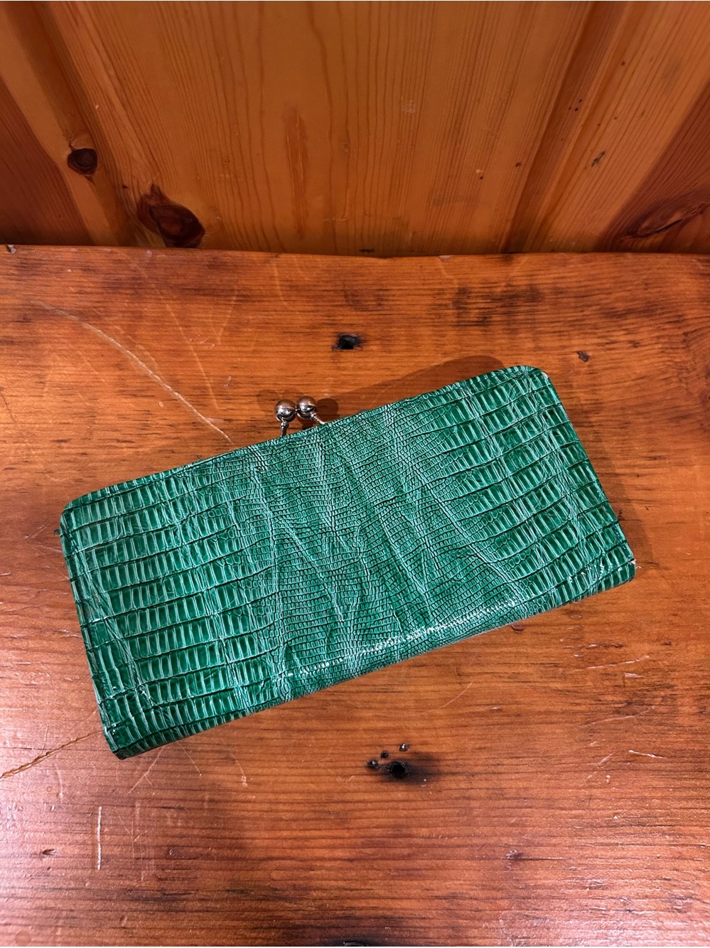 Green Lizard Embossed Kiss Lock Wallet Clutch Emerald Glossy Snap Card Slots ID